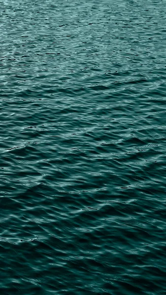 Meerwasser Hintergrund Wellen Auf Blauem Transparentem Wasser Meer Mit Sonnenreflexion — Stockfoto