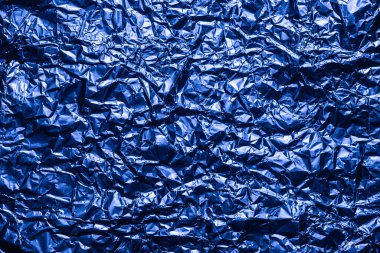 Kapuçino beyaz arka planda izole edilmiş güzel bir fincanda. Bir fincan kapuçino ya da kahve.