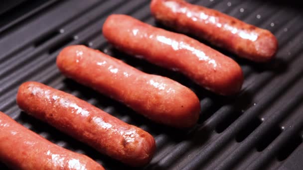 Bort Korv Från Grillen Närbild Upplösning Video Läckra Stekt Rostning — Stockvideo