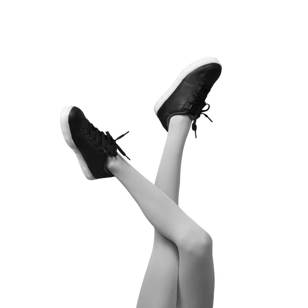 Neue Schwarze Weibliche Turnschuhe Langen Schlanken Frauenbeinen Hellgrauen Strumpfhosen Isoliert — Stockfoto
