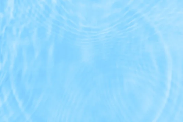 Поверхня світла на прозорій воді басейну. Модний абстрактний хвилястий фон. Водні хвилі на банері сонячного світла — стокове фото