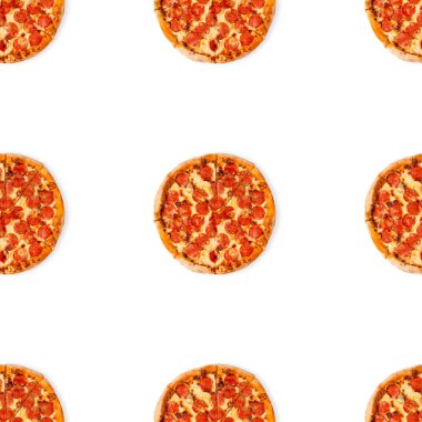 Beyaz arka planda izole edilmiş kusursuz pizza kalıbı. Kağıtlı pizza arka planında üstten görüntü.