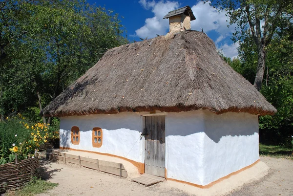 Traditionell ukrainsk hut — Stockfoto