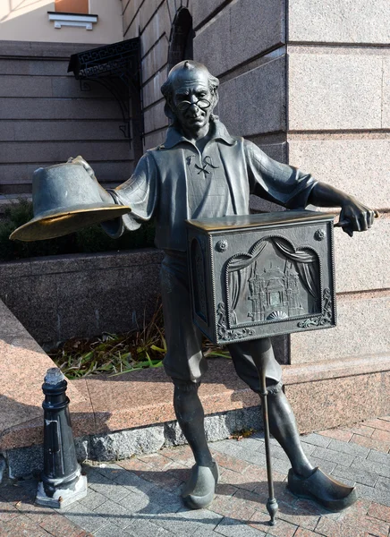 Saga skulptur nära dockteater — Stockfoto