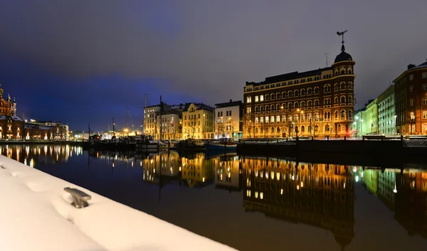 Ночной вид на Хельсинки — стоковое фото