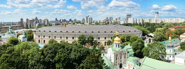 Panorama de la Iglesia de la Asunción y el arsenal de Arte — Foto de Stock