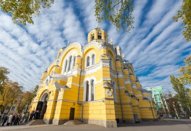 St. Vladimir'ın Katedrali ve dramatik gökyüzü