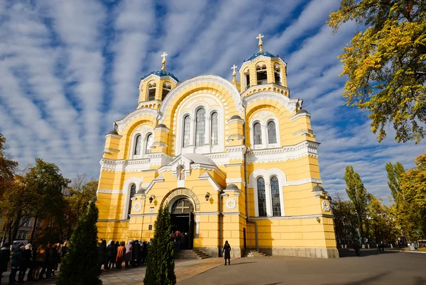 Cathédrale Saint-Vladimir et ciel dramatique — Photo