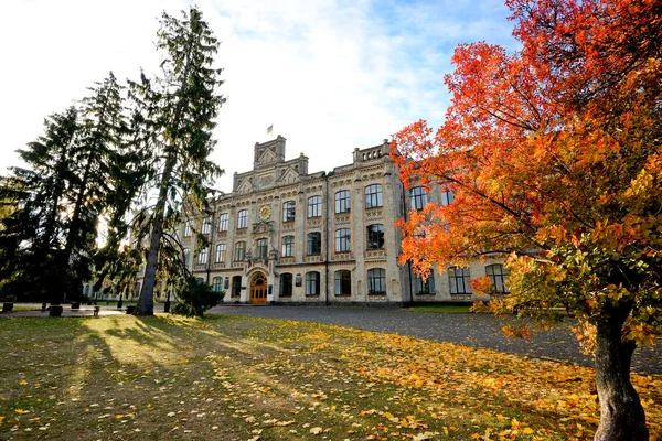 Vista do Instituto Politécnico de Kiev no outono — Fotografia de Stock