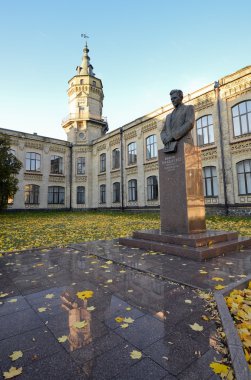 Kiev polytecnic Enstitüsü ve Victor Kirpichev anıt