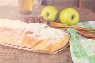 Apple strudel veya elmalı turta