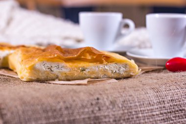 2 bardak kahve ve kek