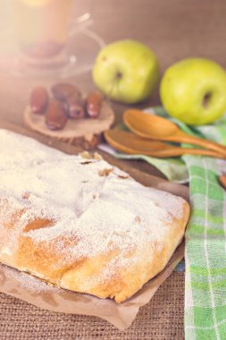 Apple strudel veya elmalı turta