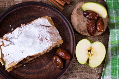 Apple strudel veya elmalı turta