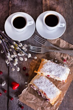 Strudel veya pasta ile kızılcık