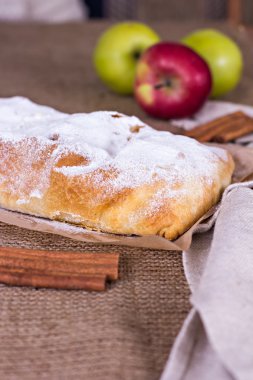 Apple strudel veya elmalı turta