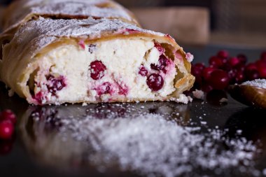 Strudel veya pasta ile kızılcık