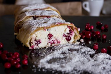 Strudel veya pasta ile kızılcık