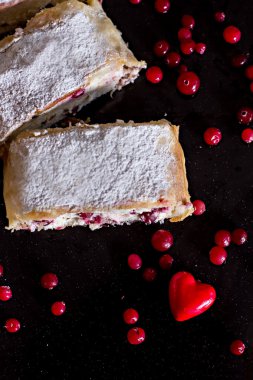 Strudel veya pasta ile kızılcık