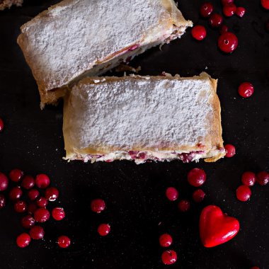 Strudel veya pasta ile kızılcık