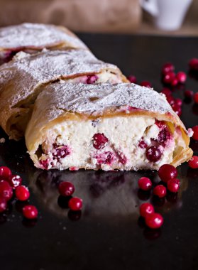 Strudel veya pasta ile kızılcık