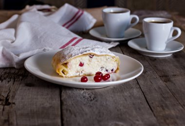 Strudel veya pasta ile kızılcık