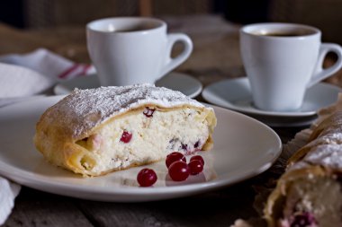 Strudel veya pasta ile kızılcık