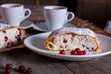 Strudel veya pasta ile kızılcık