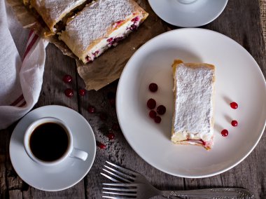 Strudel veya pasta ile kızılcık