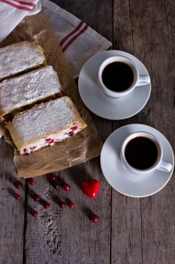 Strudel veya pasta ile kızılcık