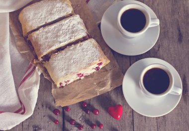 Strudel veya pasta ile kızılcık