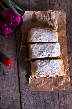 Strudel veya pasta ile kızılcık