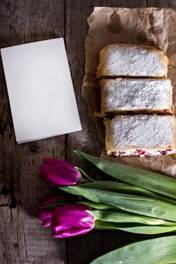 Strudel veya pasta ile kızılcık