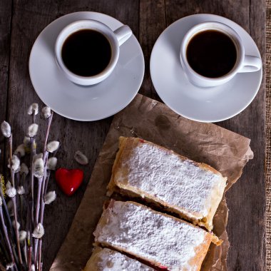 Strudel veya pasta ile kızılcık