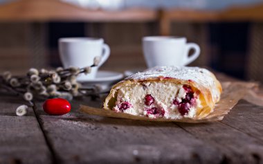 Strudel veya pasta ile kızılcık