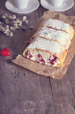 Strudel veya pasta ile kızılcık