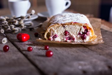 Strudel veya pasta ile kızılcık