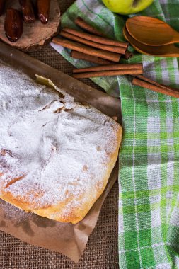 Apple strudel veya elmalı turta