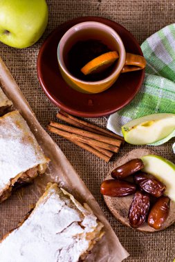 Apple strudel veya elmalı turta 