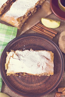 Apple strudel veya elmalı turta 