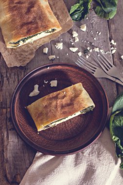 Pasta veya ıspanaklı turta 