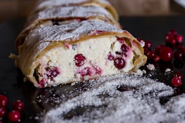 Strudel veya pasta peynir ile 