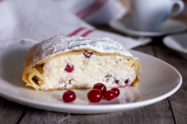 Strudel veya pasta peynir ile 