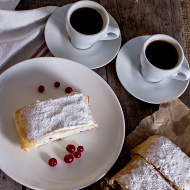 Strudel veya pasta peynir ile 