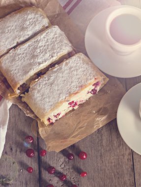 Strudel veya pasta peynir ile 