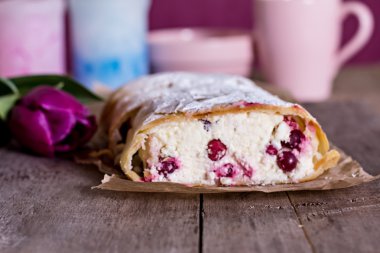 Strudel veya pasta peynir ile 