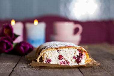 Strudel veya pasta peynir ile 