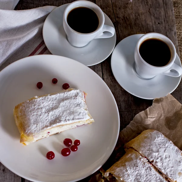Strudel veya pasta peynir ile 