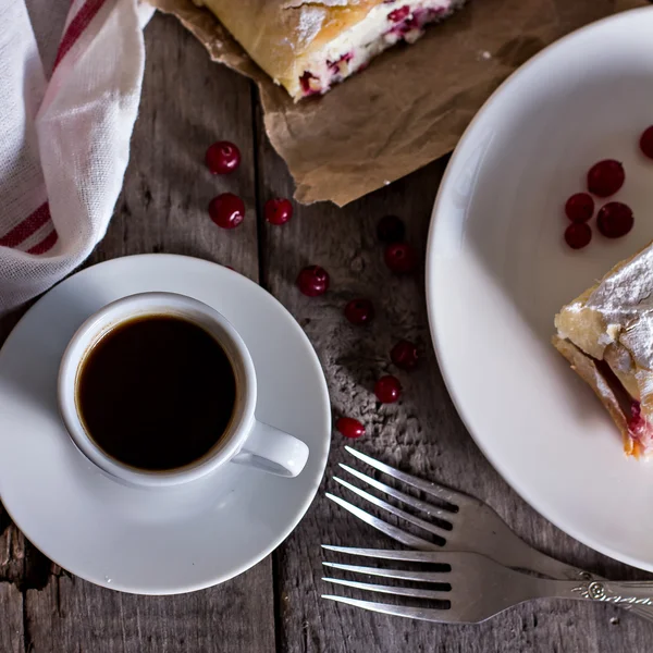 Strudel veya pasta peynir ile 