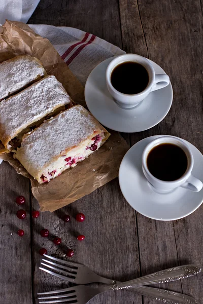 Strudel veya pasta peynir ile 